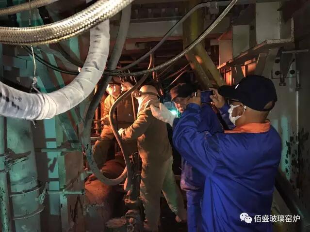 午夜免费三级片