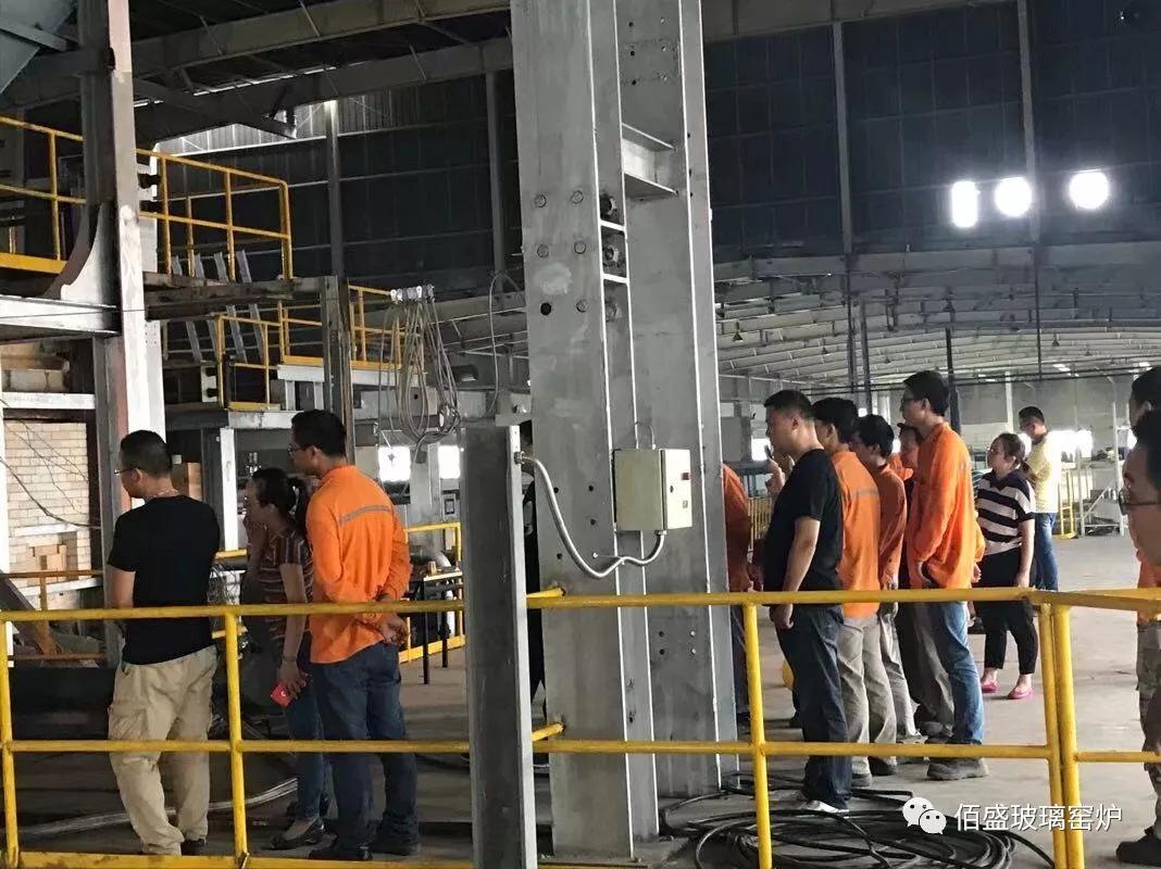 午夜国产精品视频