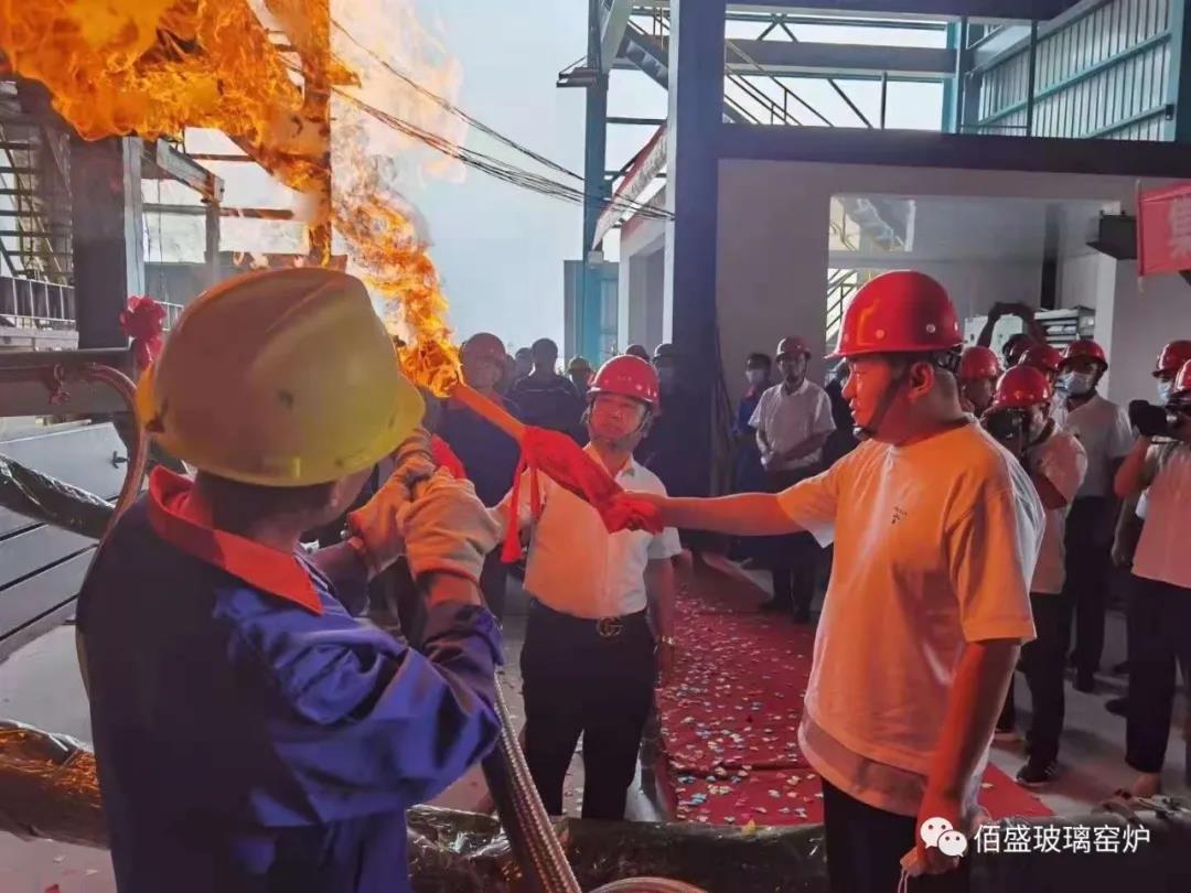 午夜成人免费观看玻璃