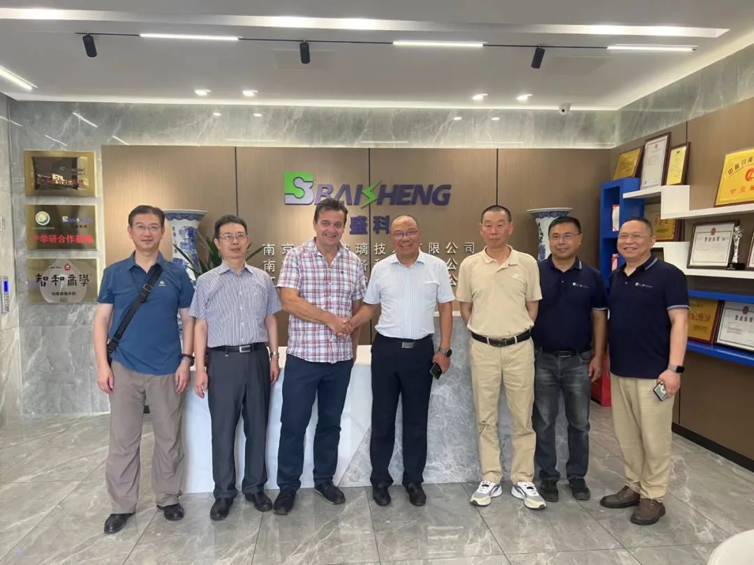 午夜成人免费观看